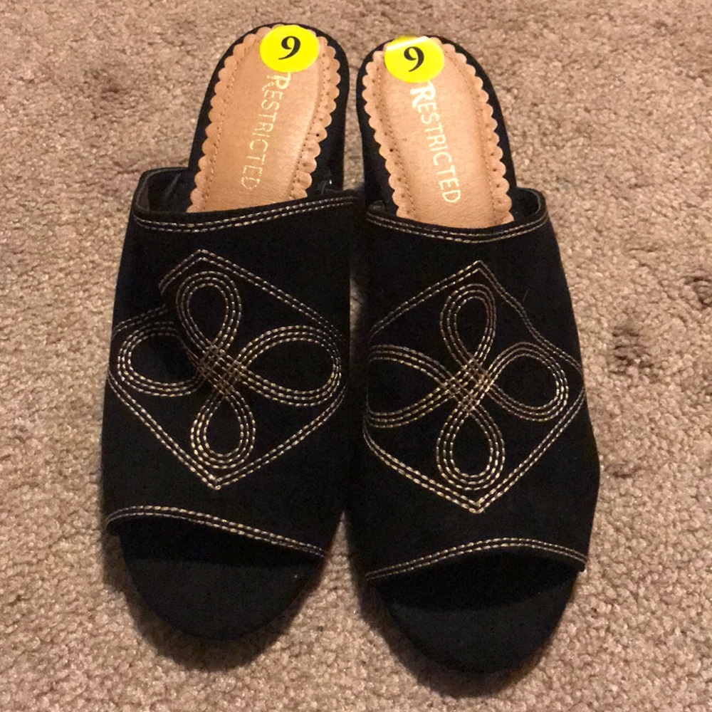 Restricted black suede heels